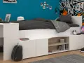 Une chambre ado moderne avec un lit mezzanine blanc, bureau intégré, rangements et mur décoré de graffiti. Parfaite idée chambre ado !