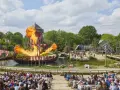 Spectacle de Vikings en feu au Puy du Fou. Pour profiter pleinement, combien de temps pour visiter le Puy du Fou ? Prévoyez au moins une journée entière.