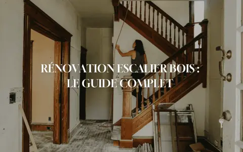 Une femme travaille à rajeunir un escalier en bois, un projet de rénovation complet.