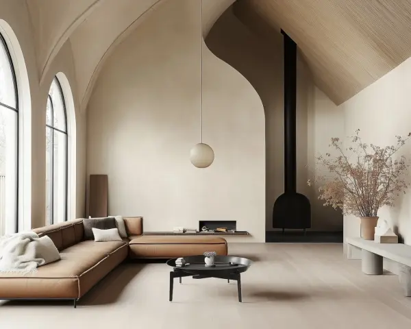 Salon moderne avec un canapé en cuir marron, une cheminée noire et un **plafond cathédrale moderne** aux arches élancées.