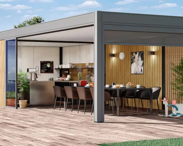 Un pool house moderne avec cuisine d'été, parfait pour des repas en plein air.